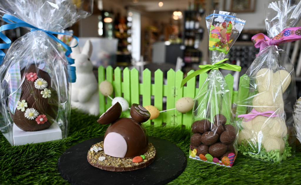 Chocolats de Pâques artisanaux au Comptoir de Saint-Georges à Saint-Georges-sur-Moulon : œufs en chocolat, fritures et créations gourmandes