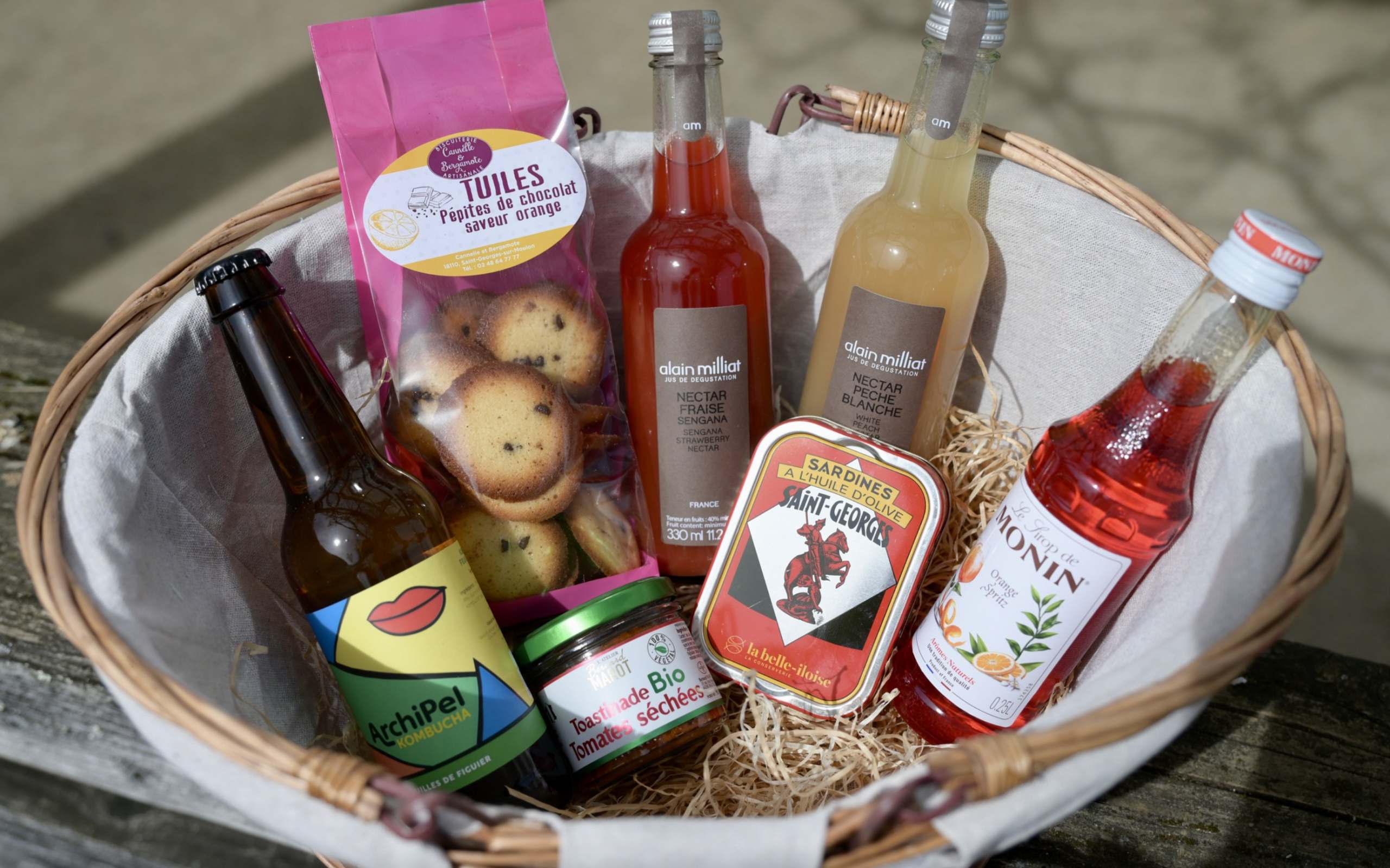 Lire la suite à propos de l’article Panier gourmand à Saint-Georges-sur-Moulon : une idée cadeau locale et pleine de saveurs !