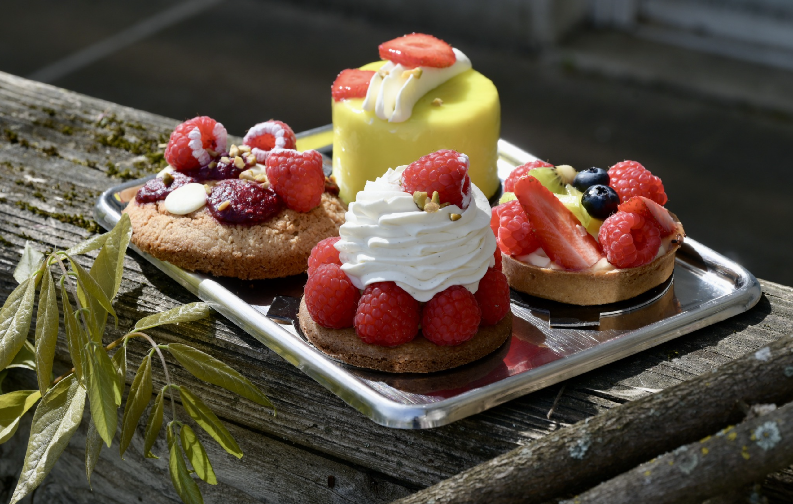 Lire la suite à propos de l’article Tartes aux fruits et créations printanières près de Bourges : découvrez les nouveautés du Comptoir de Saint-Georges