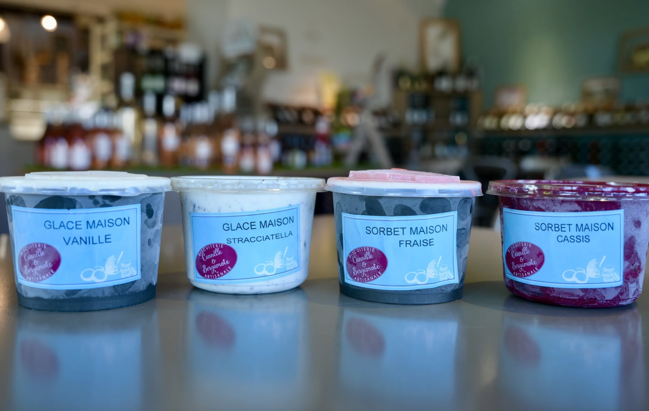 Lire la suite à propos de l’article Glaces et sorbets maison : découvrez les parfums du moment au Comptoir